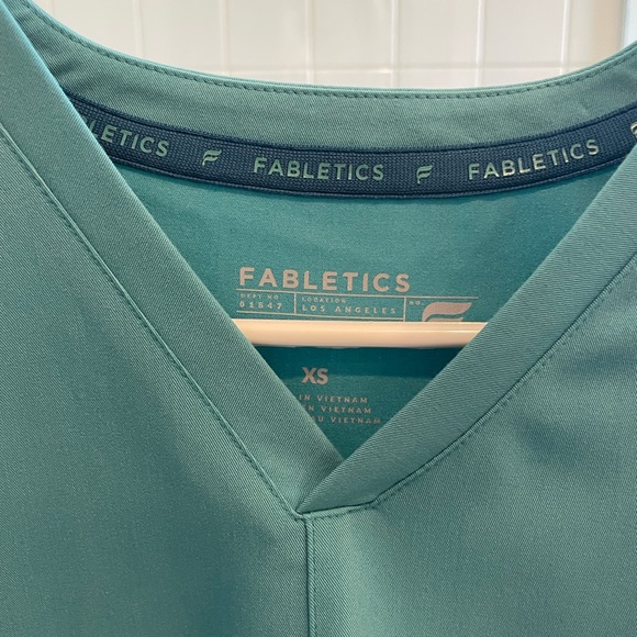 Fabletics Scrub Set - Picture 3 of 5